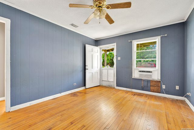 1611 LEE HALL, San Antonio, TX 78201