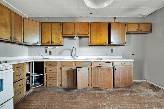 1611 LEE HALL, San Antonio, TX 78201