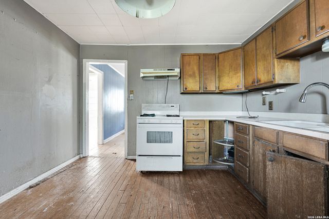1611 LEE HALL, San Antonio, TX 78201