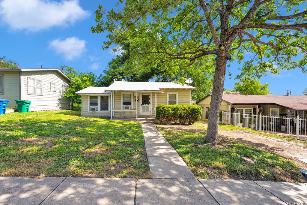 1611 LEE HALL, San Antonio, TX 78201