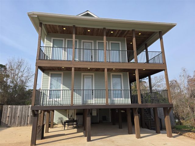 201 Coco Loop, Point Blank, TX 77364