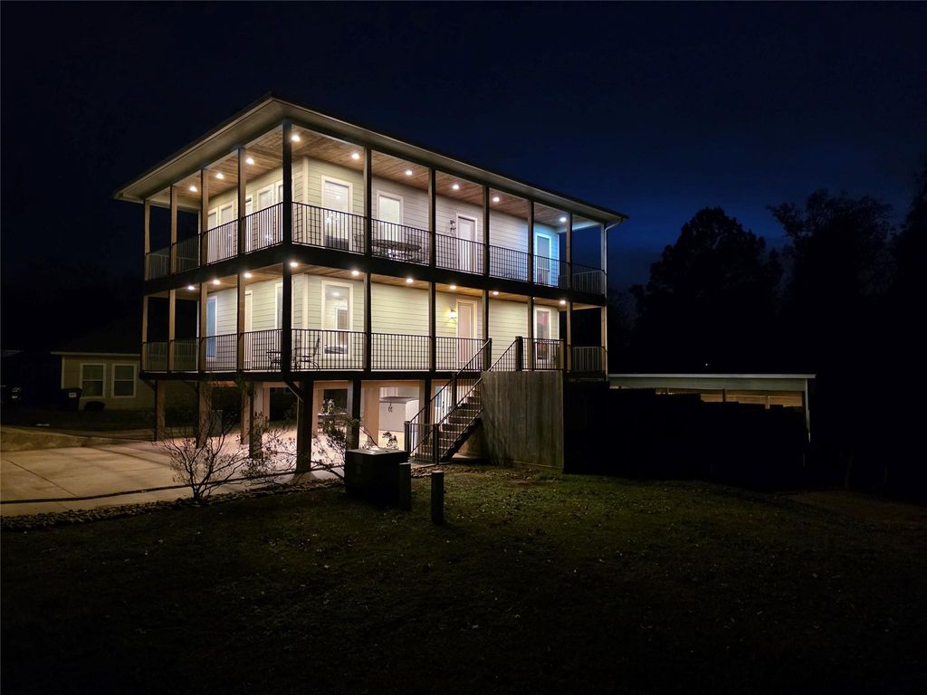 201 Coco Loop, Point Blank, TX 77364