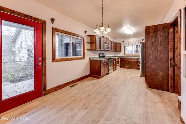 10 Lewiston Ave, Pinehurst, ID 83850