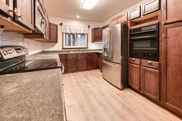 10 Lewiston Ave, Pinehurst, ID 83850