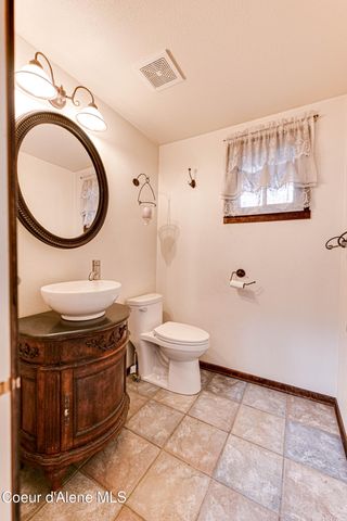 10 Lewiston Ave, Pinehurst, ID 83850