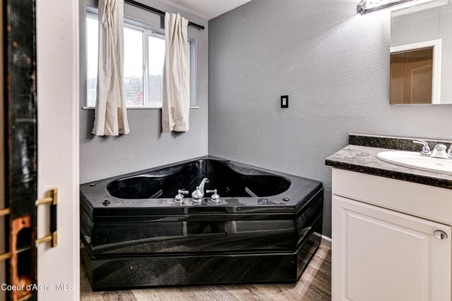 10 Lewiston Ave, Pinehurst, ID 83850