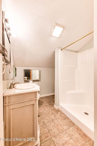 10 Lewiston Ave, Pinehurst, ID 83850