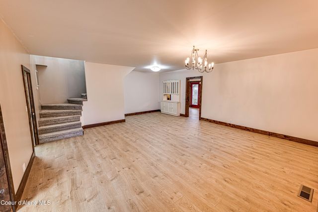 10 Lewiston Ave, Pinehurst, ID 83850