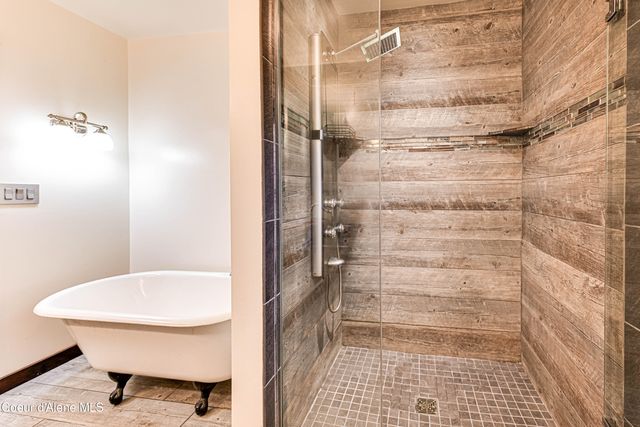 10 Lewiston Ave, Pinehurst, ID 83850