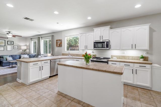814 Farrington, Lincoln, CA 95648
