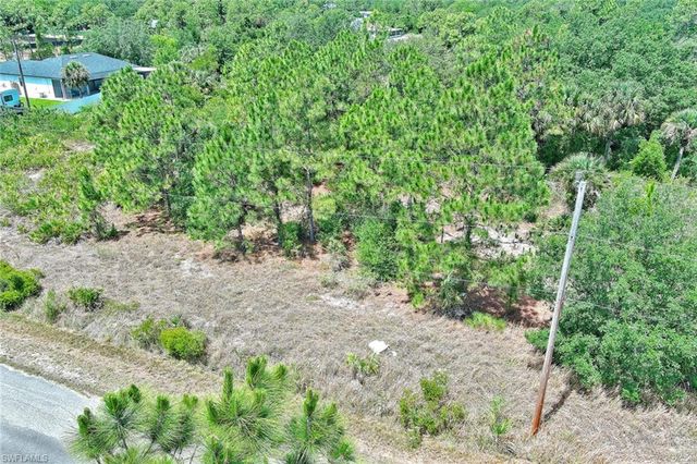 805 Lincoln AVE, Lehigh Acres, FL 33972