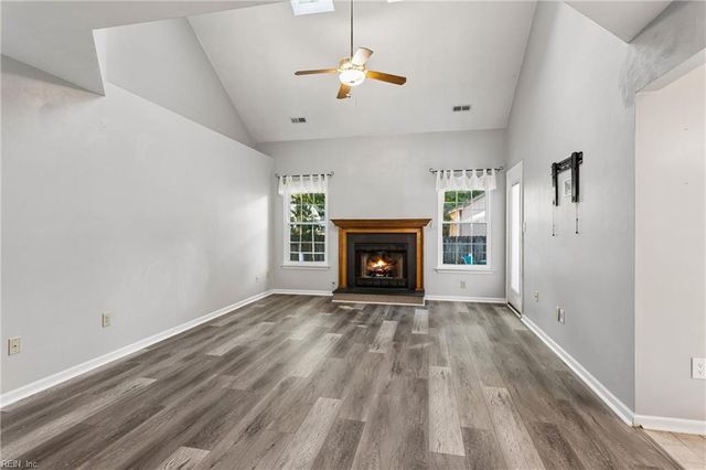 806 Holland CT, Newport News, VA 23608
