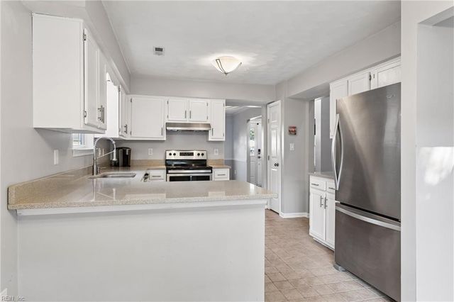 806 Holland CT, Newport News, VA 23608