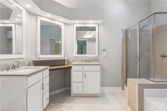 806 Holland CT, Newport News, VA 23608