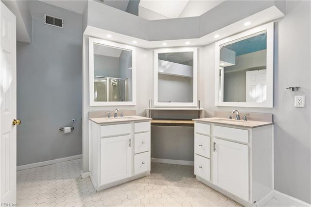 806 Holland CT, Newport News, VA 23608