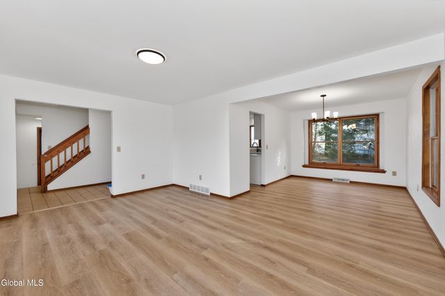 18 Rockefeller Boulevard, Rensselaer, NY 12144