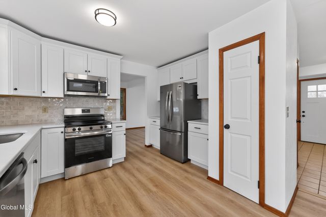 18 Rockefeller Boulevard, Rensselaer, NY 12144