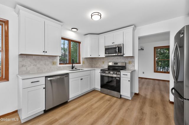 18 Rockefeller Boulevard, Rensselaer, NY 12144