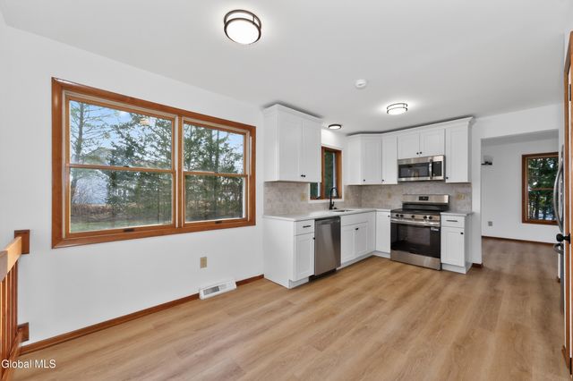 18 Rockefeller Boulevard, Rensselaer, NY 12144