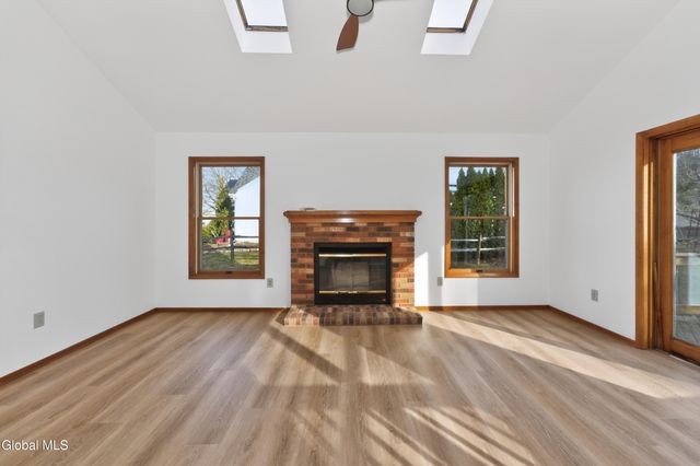 18 Rockefeller Boulevard, Rensselaer, NY 12144