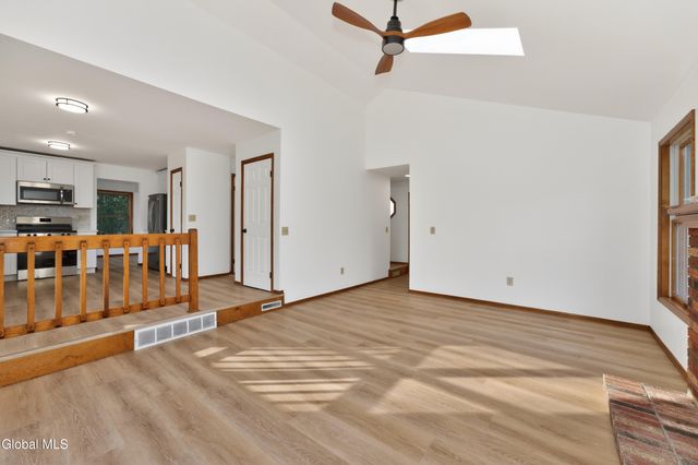 18 Rockefeller Boulevard, Rensselaer, NY 12144