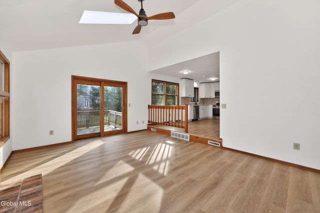 18 Rockefeller Boulevard, Rensselaer, NY 12144