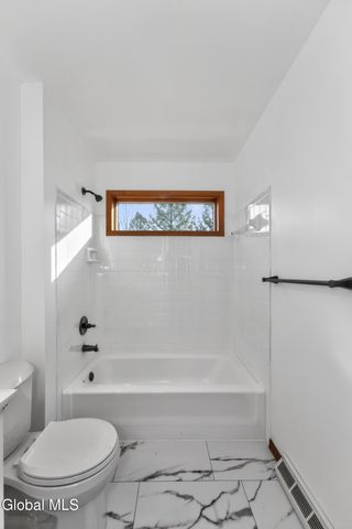 18 Rockefeller Boulevard, Rensselaer, NY 12144