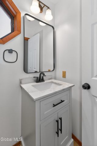 18 Rockefeller Boulevard, Rensselaer, NY 12144