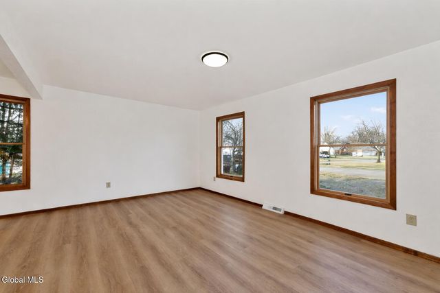 18 Rockefeller Boulevard, Rensselaer, NY 12144