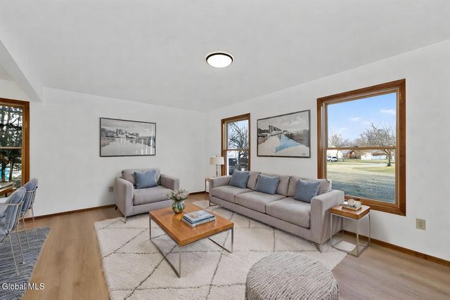 18 Rockefeller Boulevard, Rensselaer, NY 12144