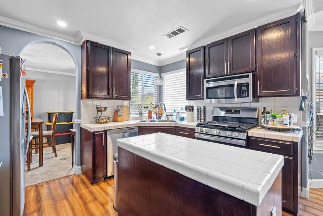 446 Port St, Los Banos, CA 93635