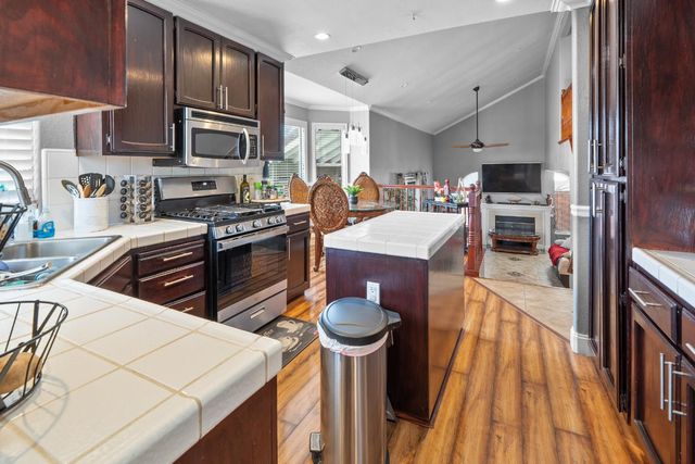 446 Port St, Los Banos, CA 93635