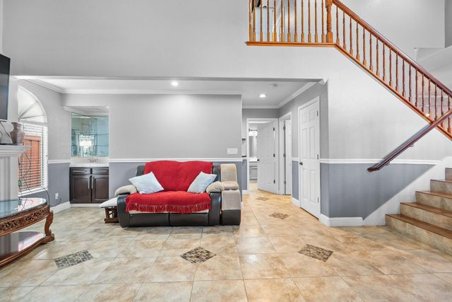 446 Port St, Los Banos, CA 93635