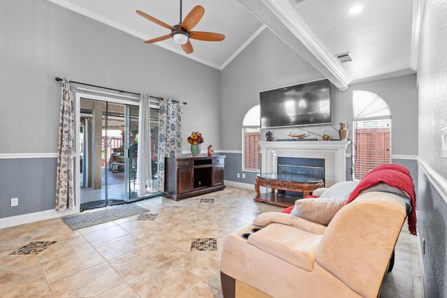 446 Port St, Los Banos, CA 93635