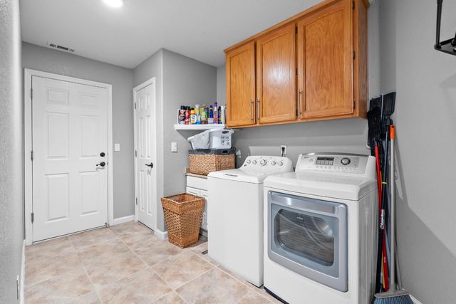 446 Port St, Los Banos, CA 93635