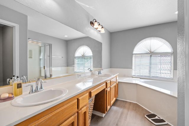 446 Port St, Los Banos, CA 93635