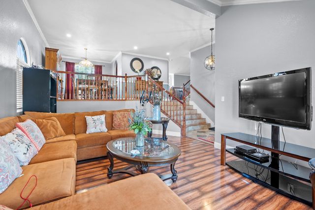 446 Port St, Los Banos, CA 93635