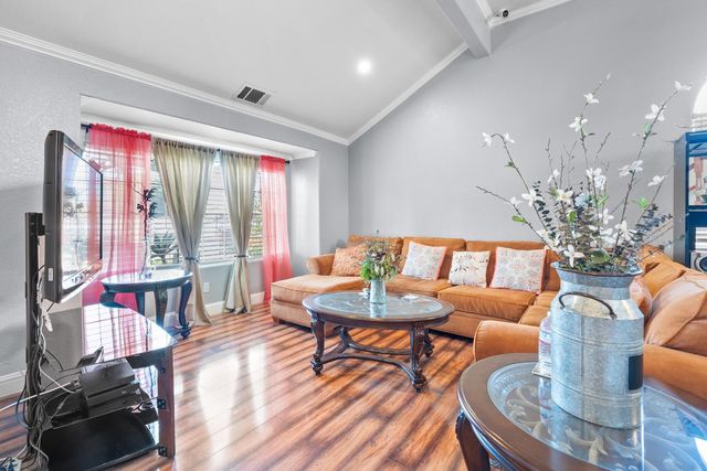 446 Port St, Los Banos, CA 93635