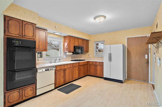 10275 Julius Northway, St Louis, MO 63127