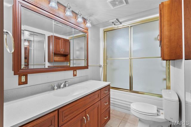 10275 Julius Northway, St Louis, MO 63127