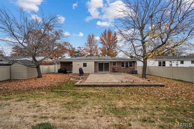 10275 Julius Northway, St Louis, MO 63127