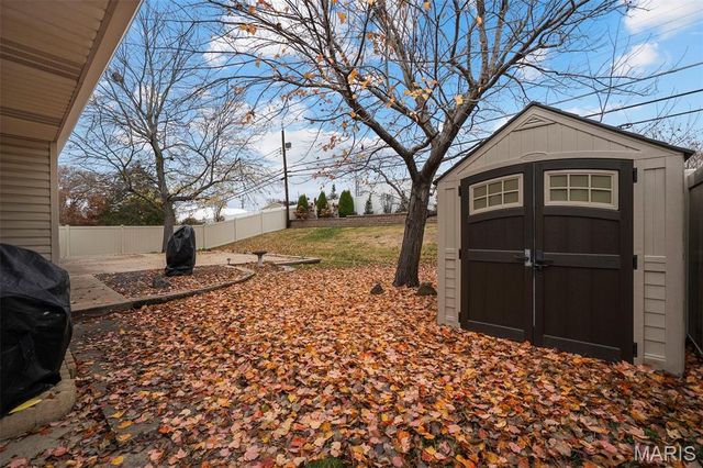 10275 Julius Northway, St Louis, MO 63127