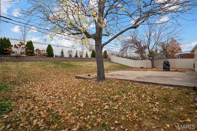 10275 Julius Northway, St Louis, MO 63127