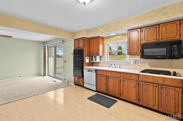 10275 Julius Northway, St Louis, MO 63127