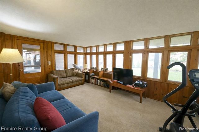 32321 Arlington Drive, Beverly Hills, MI 48025