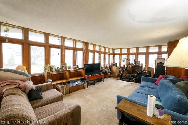 32321 Arlington Drive, Beverly Hills, MI 48025