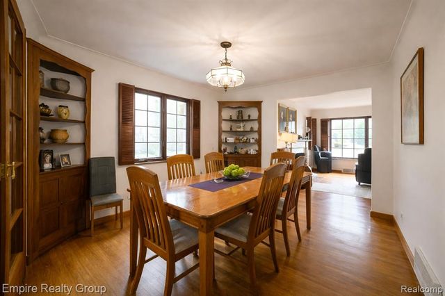 32321 Arlington Drive, Beverly Hills, MI 48025