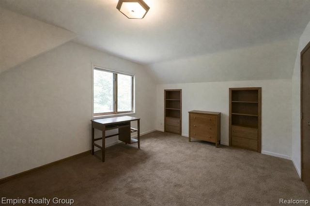 32321 Arlington Drive, Beverly Hills, MI 48025