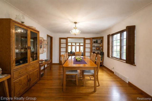 32321 Arlington Drive, Beverly Hills, MI 48025