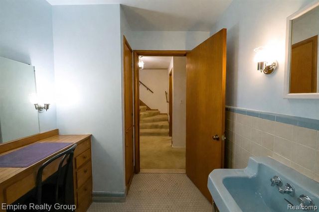 32321 Arlington Drive, Beverly Hills, MI 48025